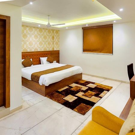 Hotel Nova Pride Раджкот Екстер'єр фото