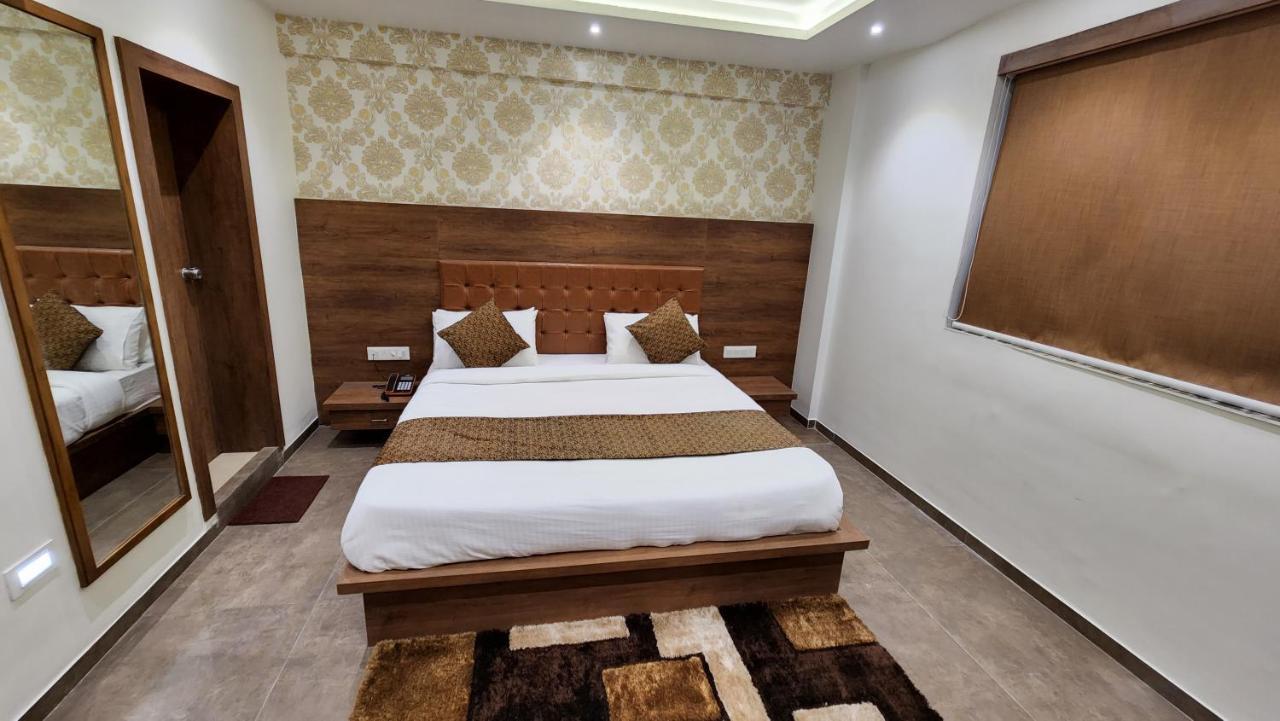 Hotel Nova Pride Раджкот Екстер'єр фото