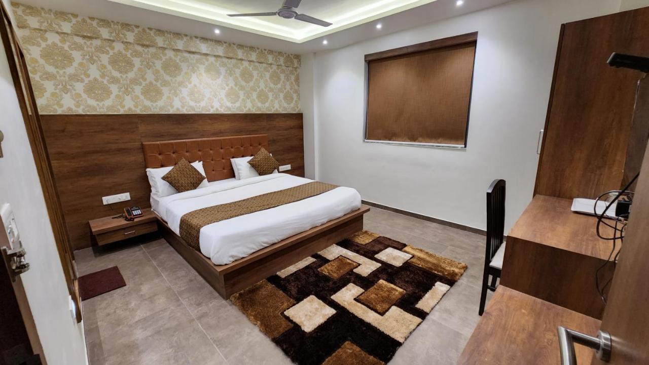 Hotel Nova Pride Раджкот Екстер'єр фото
