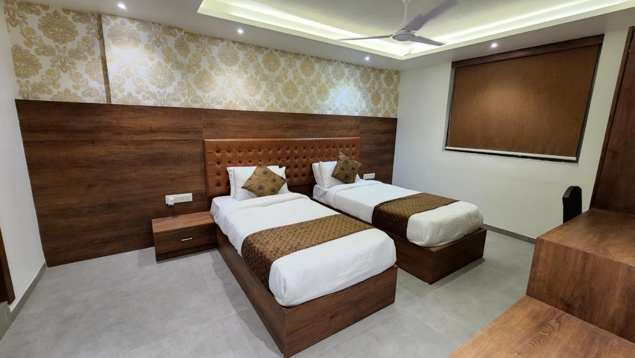 Hotel Nova Pride Раджкот Екстер'єр фото