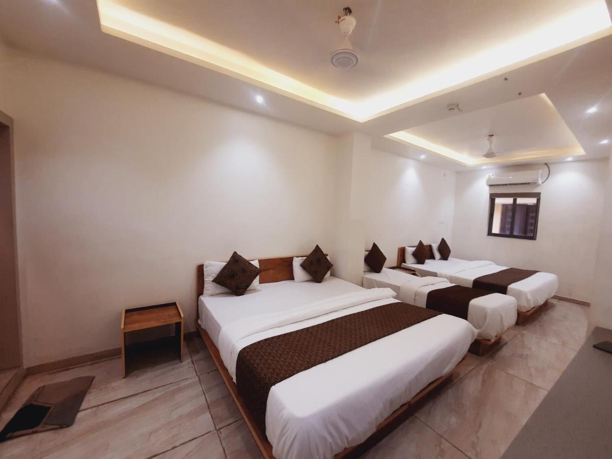 Hotel Nova Pride Раджкот Екстер'єр фото