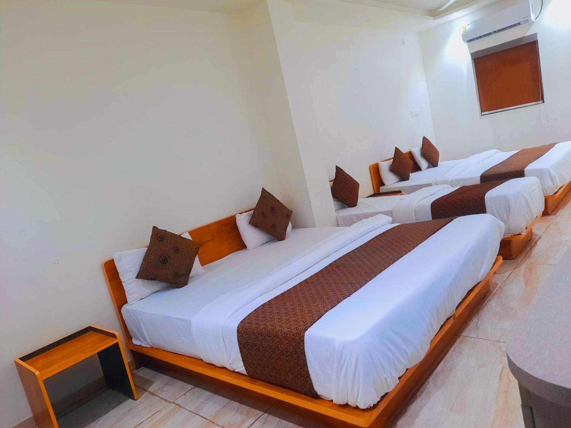 Hotel Nova Pride Раджкот Екстер'єр фото