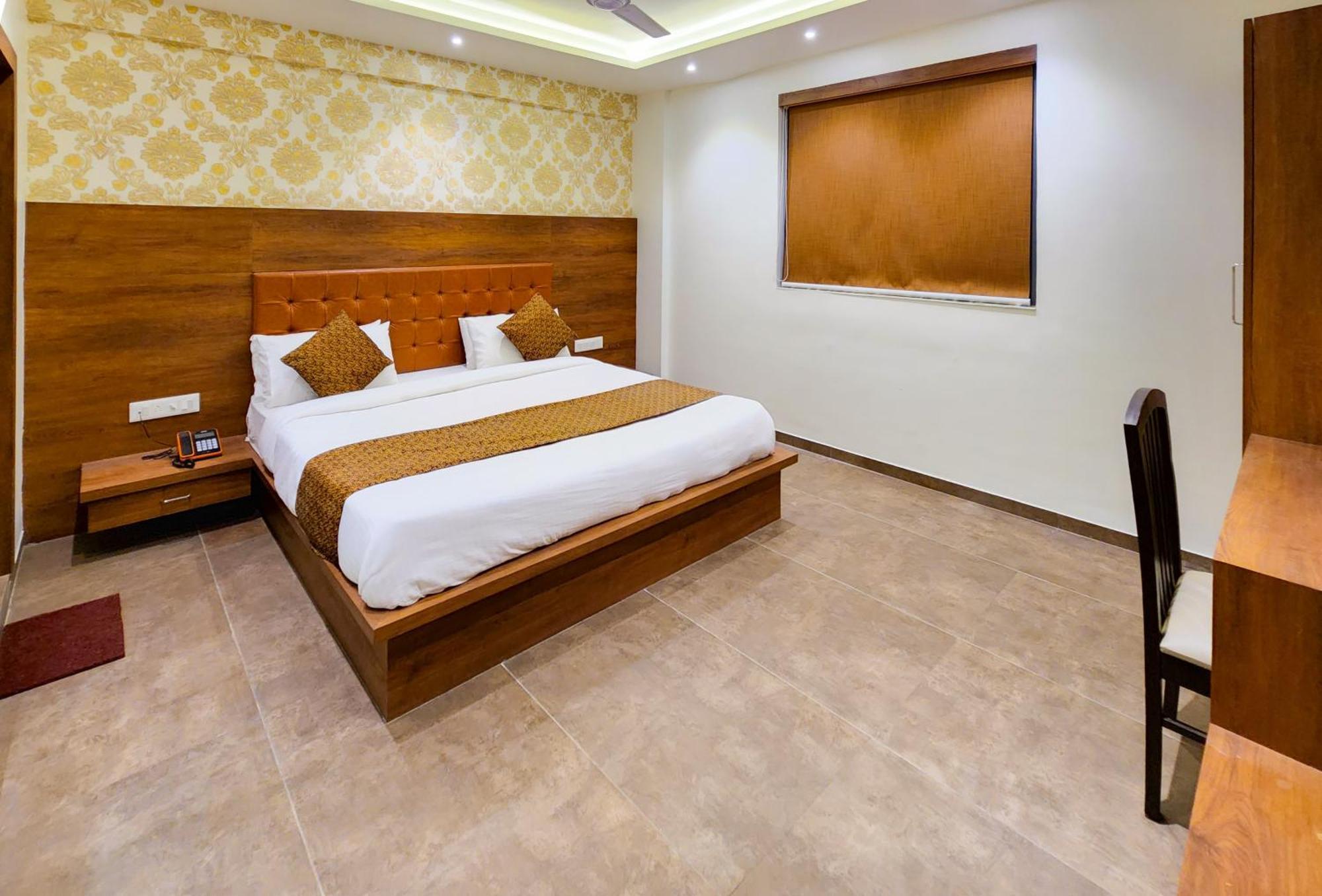 Hotel Nova Pride Раджкот Екстер'єр фото