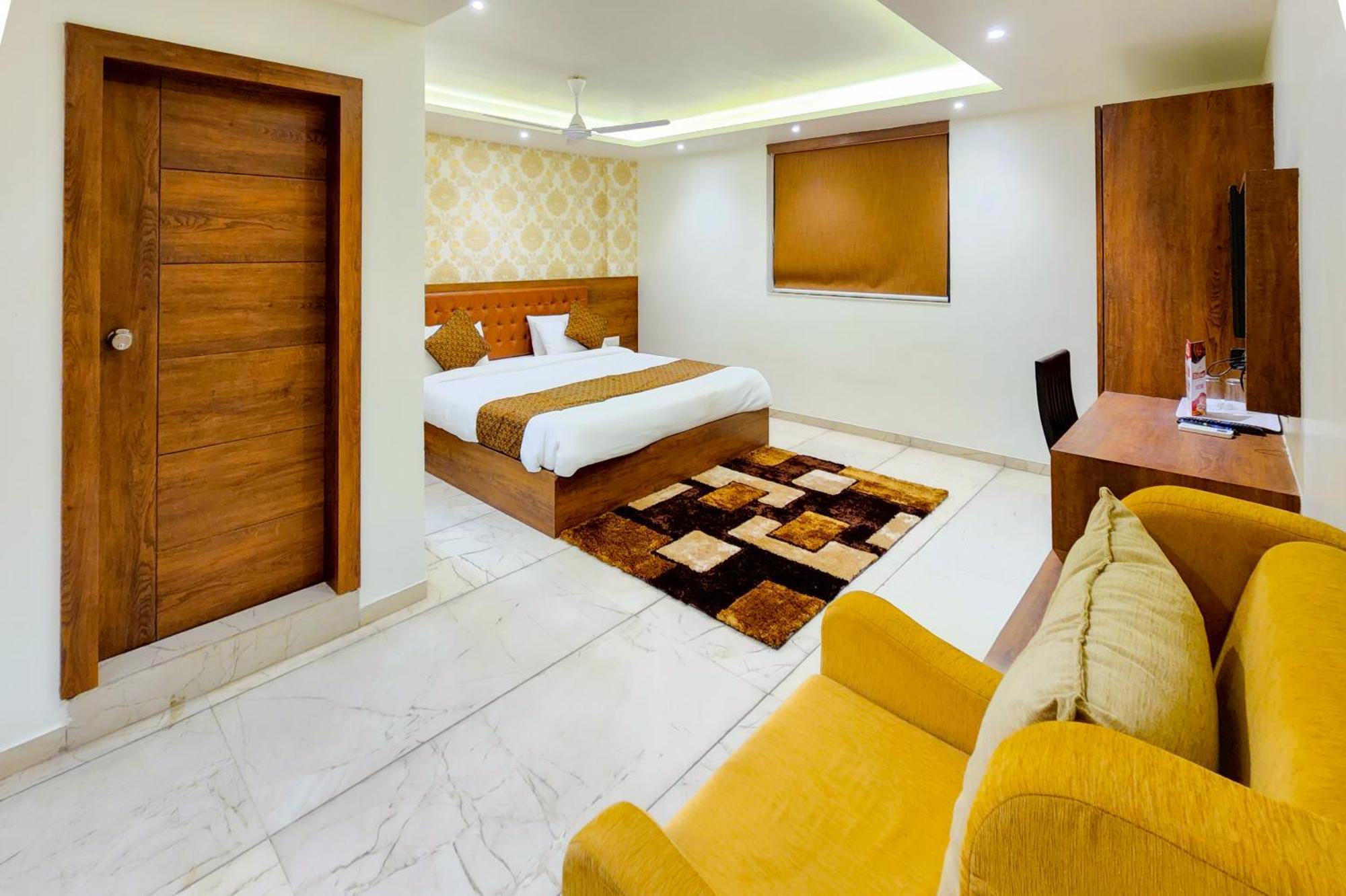 Hotel Nova Pride Раджкот Екстер'єр фото