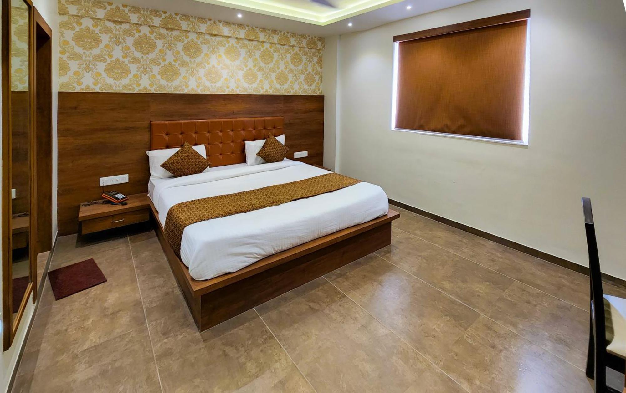 Hotel Nova Pride Раджкот Екстер'єр фото