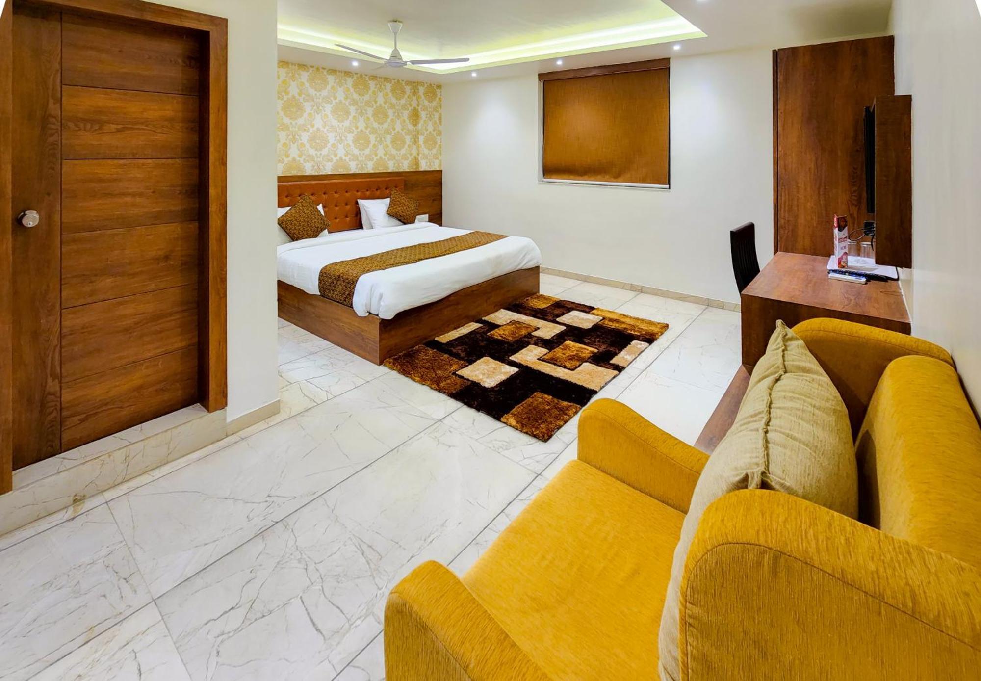 Hotel Nova Pride Раджкот Екстер'єр фото